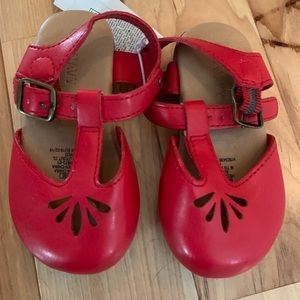 Old navy size 5 red clogs never worn